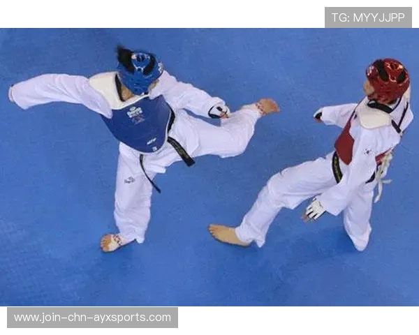 连续高扫踢的力量：跆拳道选手如何赢得场面优势