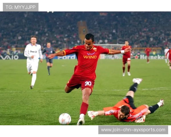 罗马曼奇尼飞身抢射姿态飒爽:一双鞋,一段速度的信仰